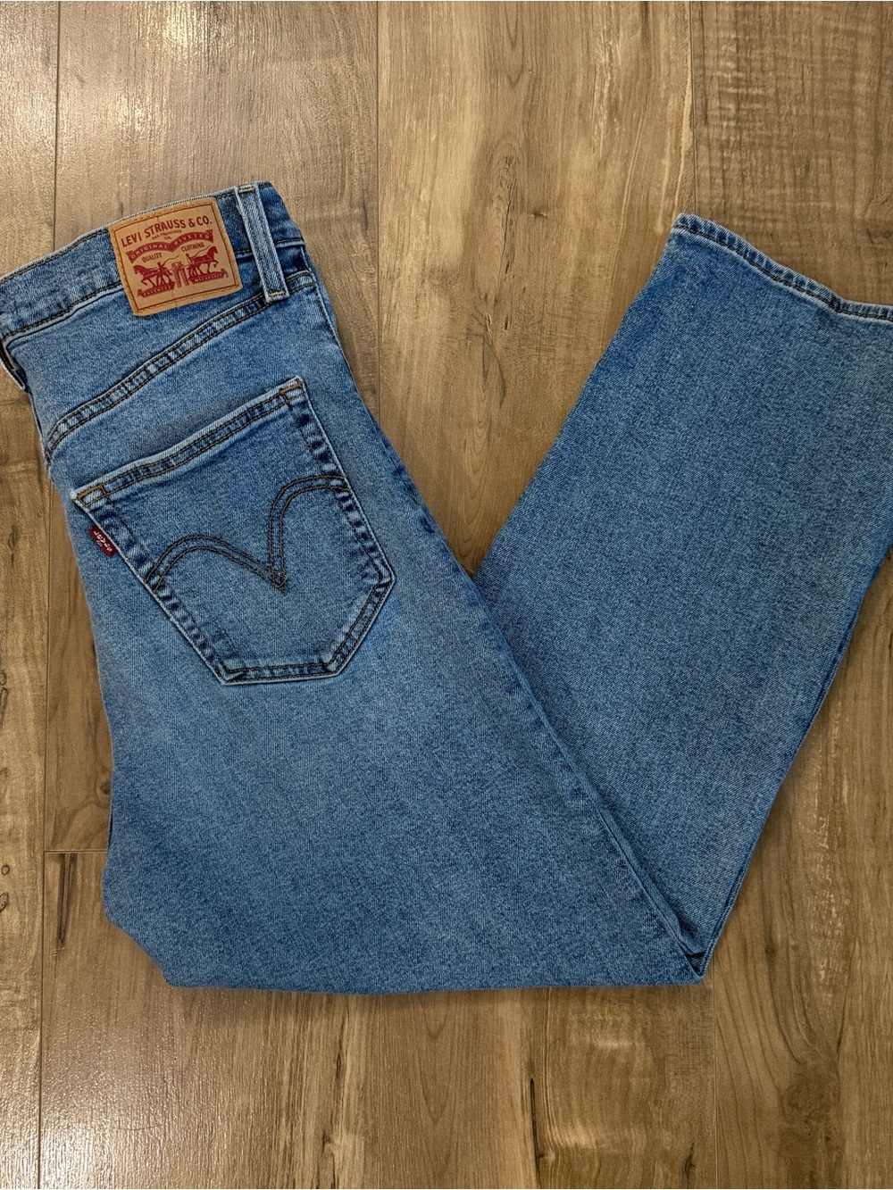 Woman’s Levi Ribcage Straight - size 30